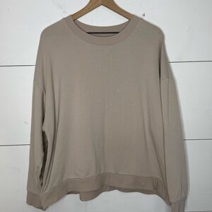 Colsie • Women’s Beige Crewneck Sweater Size Large